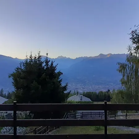 La Maisonnette A Les Fleurs-pila Con Vista * Cerise