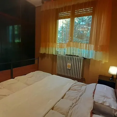 La Maisonnette à Les Fleurs-pila Con Vista Cerise